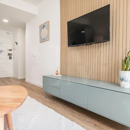 Apartmán With Balcony, Pool And Nearby Rems *