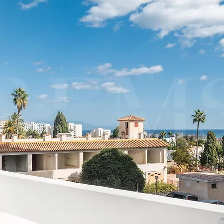 Apartmán With Balcony, Pool And Nearby Rems